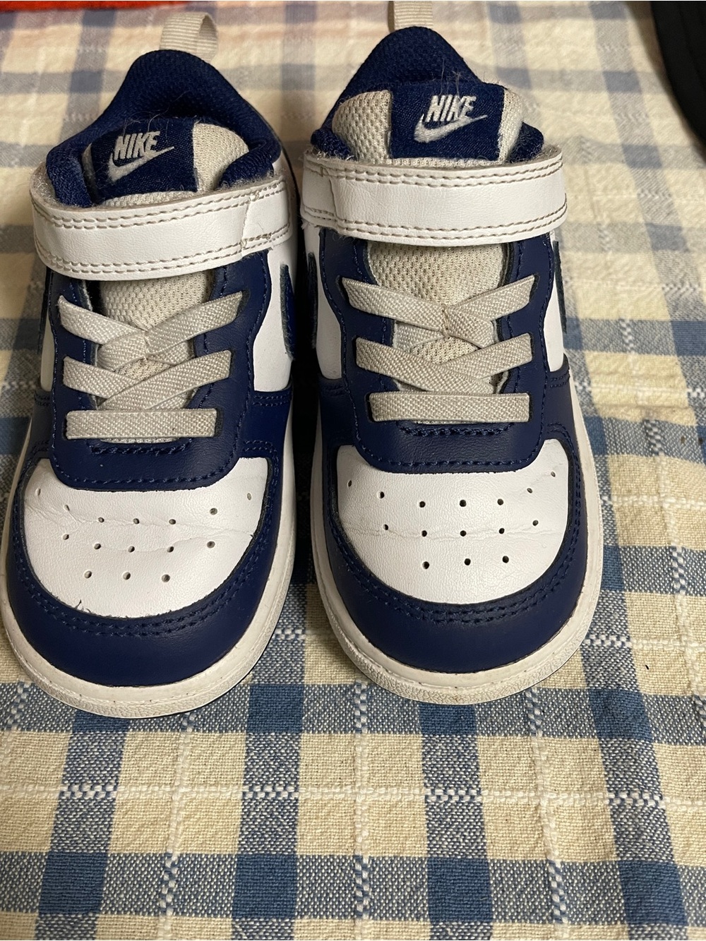 Nike Kids Navy and White Low-Top Sneakers with Hook-and-Loop Strap 8 C